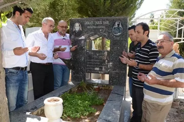 Tarık Sarı Mezarı Başında Anıldı Tarık Sarı Mezarı Başında Anıldı
