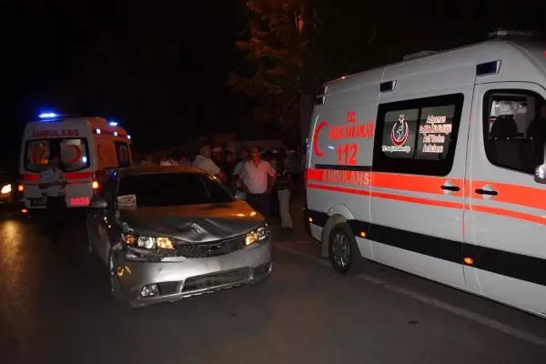 Adıyaman'da Otomobil Motosiklete Çarptı: 3 Yaralı