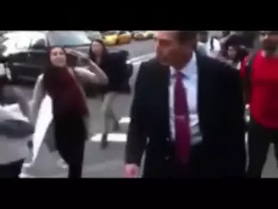 Öğrencileri 'Çuvalcı Paşa'yı Protesto Etti Öğrencileri 'Çuvalcı Paşa'yı Protesto Etti