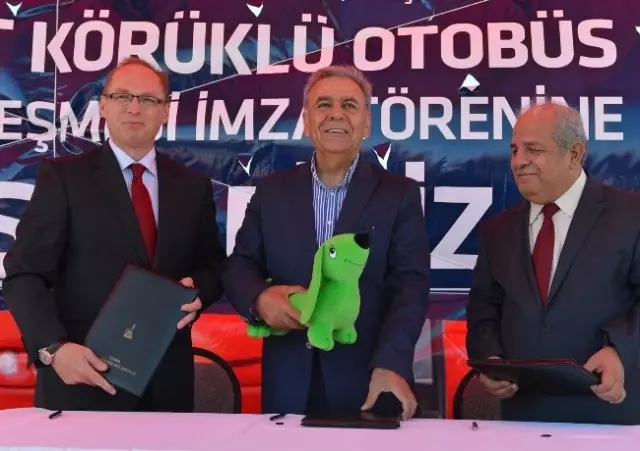 İzmir Büyükşehir Belediyesi 100 Adet Körüklü Otobüs Aldı