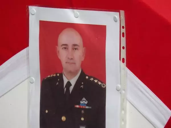 Kalp Krizinden Ölen Albaya Son Görev Kalp Krizinden Ölen Albaya Son Görev