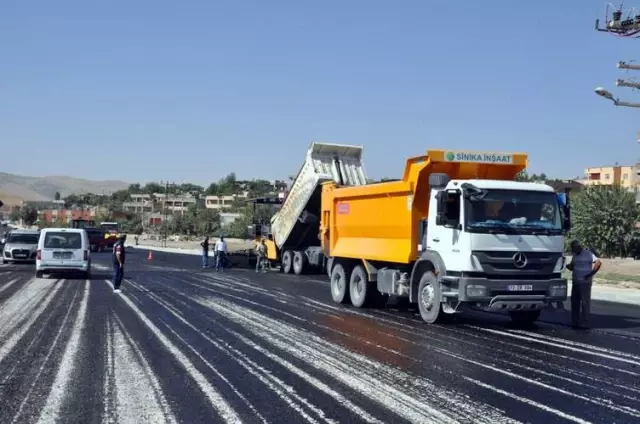 Siirt-Eruh Yolunda Asfaltlama Çalışması Yapıldı Siirt-Eruh Yolunda Asfaltlama Çalışması Yapıldı