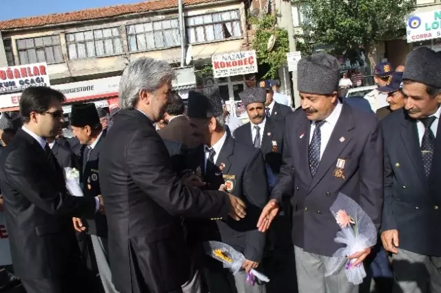 Akhisar'da Gaziler Günü Coşkuyla Kutlandı Akhisar'da Gaziler Günü Coşkuyla Kutlandı