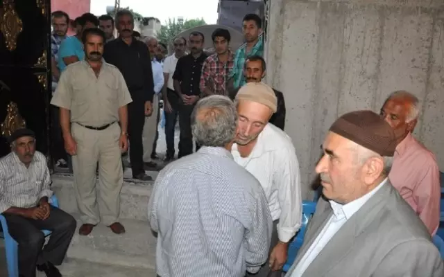 Siirt'te Husumetli İki Aile Barıştırıldı Siirt'te Husumetli İki Aile Barıştırıldı