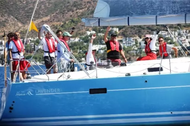 Ünlüler Kıyasıya Yarıştı Ünlüler Kıyasıya Yarıştı