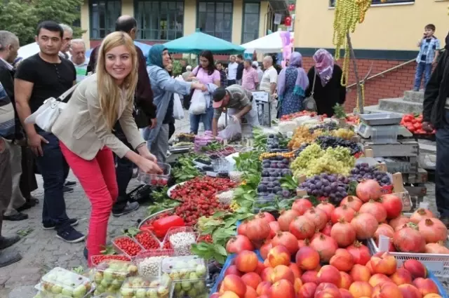 Erkekler Bulaşık Yıkamak İçin Yarıştı Erkekler Bulaşık Yıkamak İçin Yarıştı