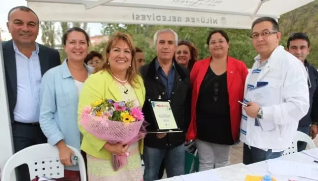 Erkekler Bulaşık Yıkamak İçin Yarıştı Erkekler Bulaşık Yıkamak İçin Yarıştı