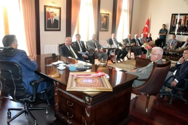 Esnaflardan Vali Çiftçi'ye Ziyaret Esnaflardan Vali Çiftçi'ye Ziyaret