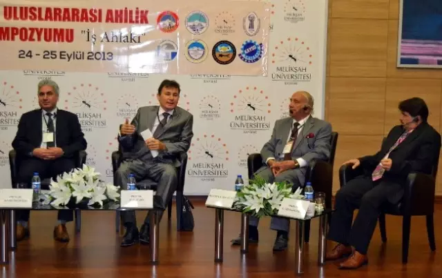 Melikşah'ta Ahilik Sempozyumu Başladı Melikşah'ta Ahilik Sempozyumu Başladı