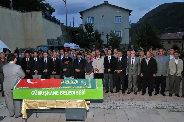 Trafik Kazasında Ölen Başhekim İçin Tören Düzenlendi Trafik Kazasında Ölen Başhekim İçin Tören Düzenlendi