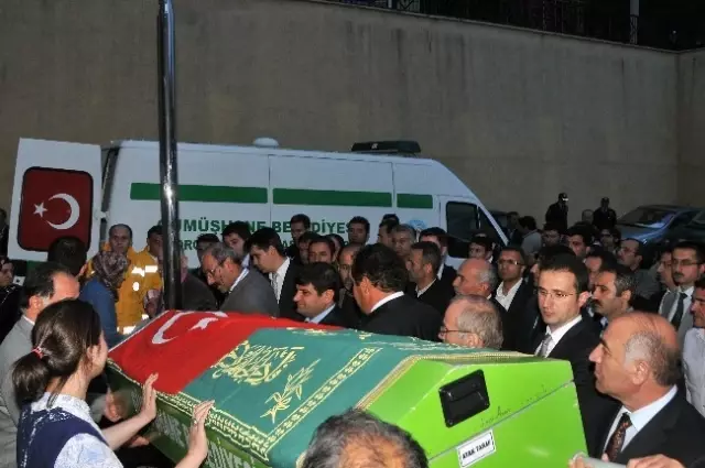 Trafik Kazasında Ölen Başhekim İçin Tören Düzenlendi Trafik Kazasında Ölen Başhekim İçin Tören Düzenlendi