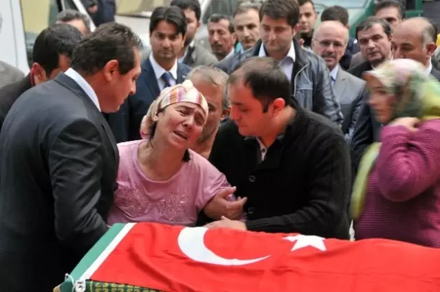 Trafik Kazasında Ölen Başhekim İçin Tören Düzenlendi Trafik Kazasında Ölen Başhekim İçin Tören Düzenlendi