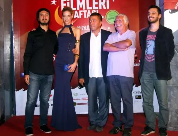 Bodrum'da Türk Filmleri Haftasına Ünlü Çift Damgasını Vurdu Bodrum'da Türk Filmleri Haftasına Ünlü Çift Damgasını Vurdu