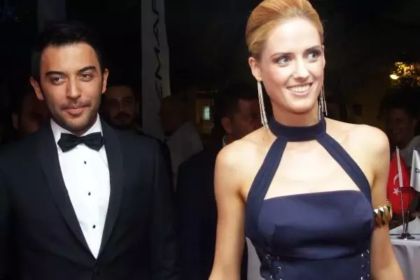 Bodrum'da Türk Filmleri Haftasına Ünlü Çift Damgasını Vurdu Bodrum'da Türk Filmleri Haftasına Ünlü Çift Damgasını Vurdu