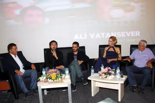 Bodrum'da Türk Filmleri Haftasına Ünlü Çift Damgasını Vurdu Bodrum'da Türk Filmleri Haftasına Ünlü Çift Damgasını Vurdu