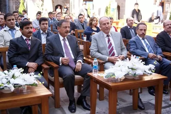 Kayseri'de Orhun Anıtları Fotograf Sergisi Açıldı Kayseri'de Orhun Anıtları Fotograf Sergisi Açıldı