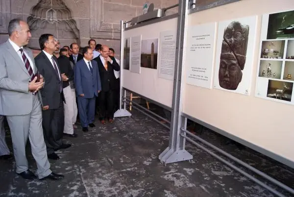 Kayseri'de Orhun Anıtları Fotograf Sergisi Açıldı Kayseri'de Orhun Anıtları Fotograf Sergisi Açıldı