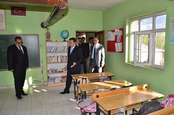 Erzincan Valisi Köy Ziyaretlerini Sürdürüyor Erzincan Valisi Köy Ziyaretlerini Sürdürüyor