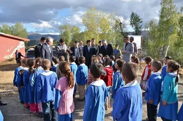Erzincan Valisi Köy Ziyaretlerini Sürdürüyor Erzincan Valisi Köy Ziyaretlerini Sürdürüyor