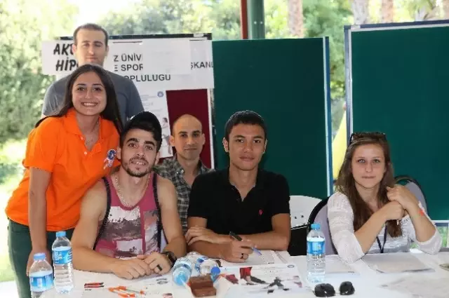 Akdeniz Üniversitesi Öğrenci Toplulukları Stand Açtı