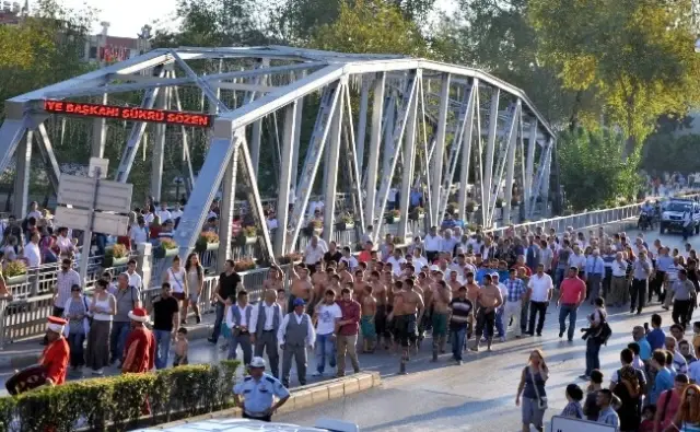 Güreşlerde Muhteşem Kortej Güreşlerde Muhteşem Kortej