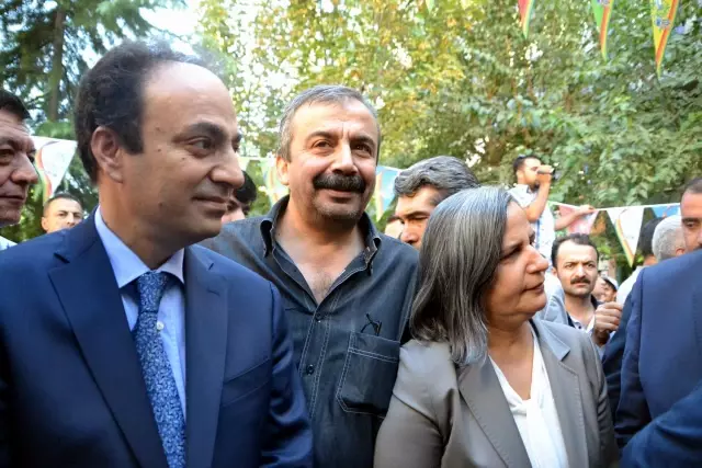 Siirt'te İlk Kez Kürtçe Kütüphane Açılışı Yapıldı Siirt'te İlk Kez Kürtçe Kütüphane Açılışı Yapıldı