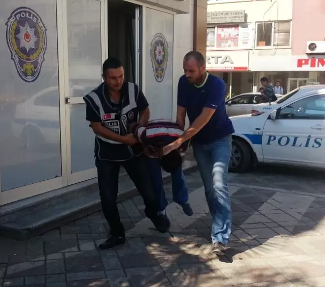 Polis Merkezinde Yakalanan Hırsız Tutuklandı İzmit