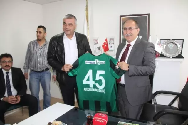 Manisa Valisi Savaş'dan Akhisar Belediyespor'a Destek Manisa Valisi Savaş'dan Akhisar Belediyespor'a Destek