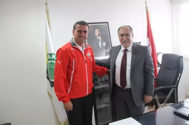 Manisa Valisi Savaş'dan Akhisar Belediyespor'a Destek Manisa Valisi Savaş'dan Akhisar Belediyespor'a Destek