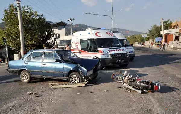 Otomobile Çarpan Liseli Motosikletli Yaralandı Otomobile Çarpan Liseli Motosikletli Yaralandı