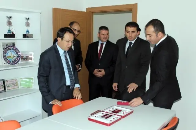 Erzincan Valisi Akdemir, Gençlik Merkezini Ziyaret Etti Erzincan Valisi Akdemir, Gençlik Merkezini Ziyaret Etti