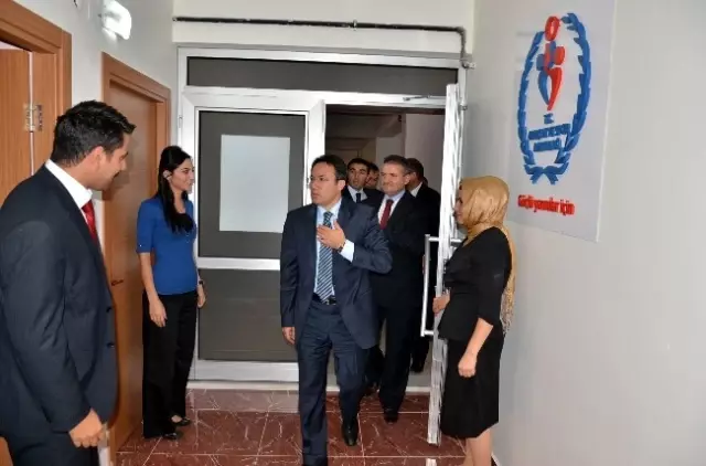 Erzincan Valisi Akdemir, Gençlik Merkezini Ziyaret Etti Erzincan Valisi Akdemir, Gençlik Merkezini Ziyaret Etti