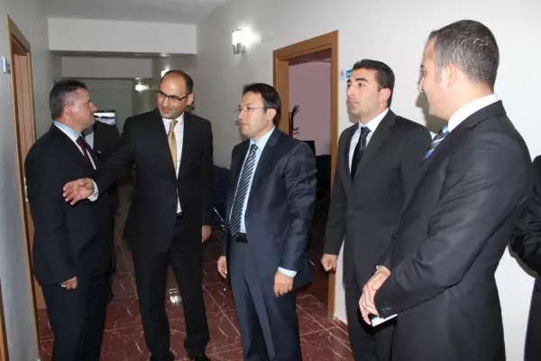 Vali Akdemir Gençlik Merkezi'ni Ziyaret Etti Vali Akdemir Gençlik Merkezi'ni Ziyaret Etti