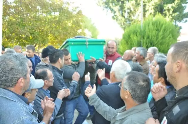 Sosyal Medyada Tartıştığı Arkadaşını Öldüren Zanlı Adliyeye Sevk Edildi Sosyal Medyada Tartıştığı Arkadaşını Öldüren Zanlı Adliyeye Sevk Edildi