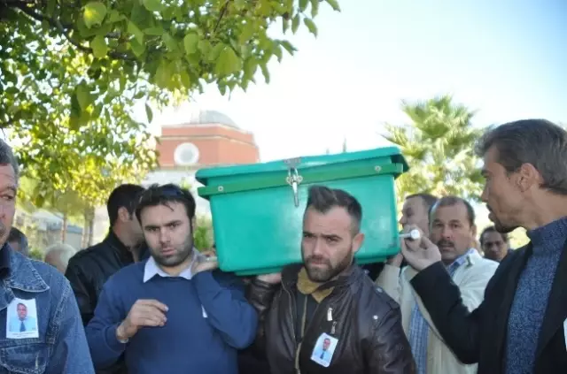 Sosyal Medyada Tartıştığı Arkadaşını Öldüren Zanlı Adliyeye Sevk Edildi Sosyal Medyada Tartıştığı Arkadaşını Öldüren Zanlı Adliyeye Sevk Edildi