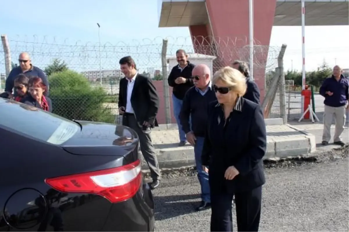 2balyoz Sanıklarının Yakınları Kararı Değerlendirdi