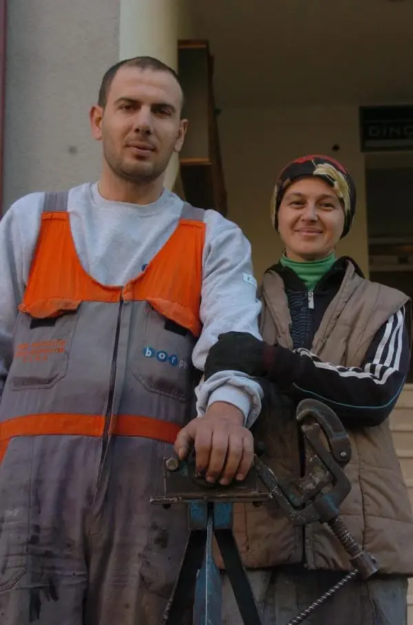 Eşi İşçi Bulamayınca Doğalgaz Tesisatçısı Oldu