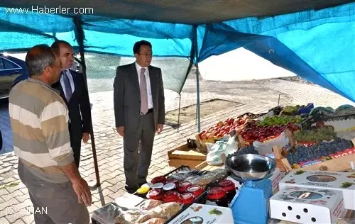 E–80 Yolundaki Stantlarda Yöresel Ürünlerin Satışı Yapılıyor E–80 Yolundaki Stantlarda Yöresel Ürünlerin Satışı Yapılıyor