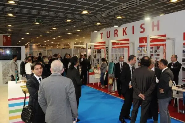 Edebiyat Dünyası Frankfurt'ta Buluştu Edebiyat Dünyası Frankfurt'ta Buluştu