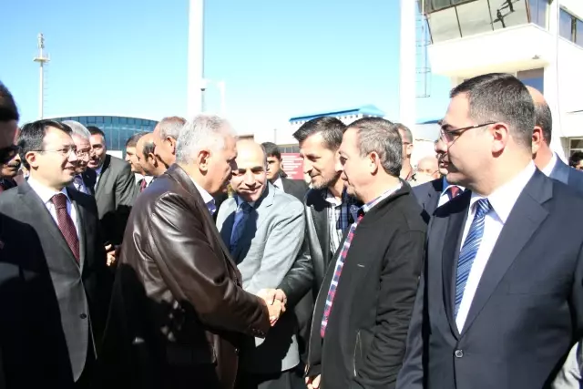 Bakan Yıldırım'dan Bayram Mesajı: Yolların Kralı Olmaz, Kuralı Olur Bakan Yıldırım'dan Bayram Mesajı: Yolların Kralı Olmaz, Kuralı Olur