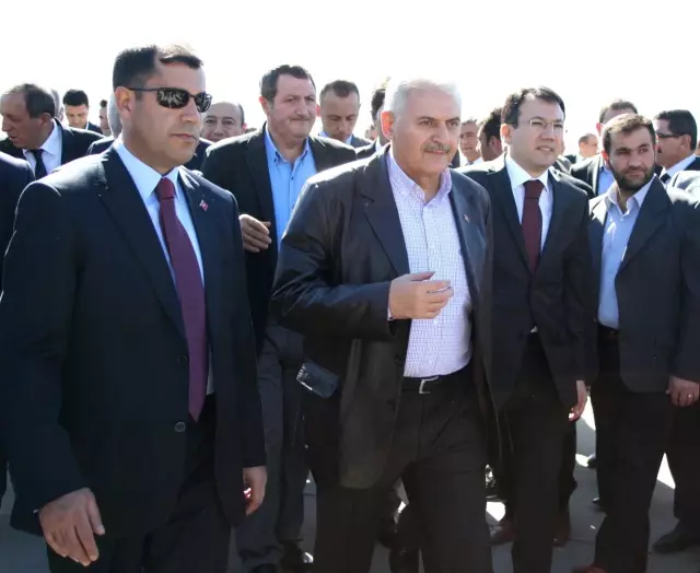 Bakan Yıldırım'dan Bayram Mesajı: Yolların Kralı Olmaz, Kuralı Olur Bakan Yıldırım'dan Bayram Mesajı: Yolların Kralı Olmaz, Kuralı Olur