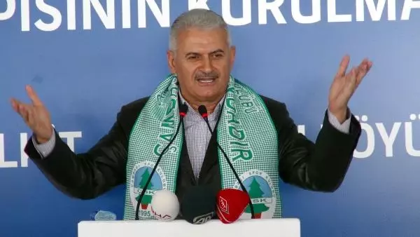 Bakan Yıldırım, Fatma Nine ile El Ele Tutuşup Oynadı Bakan Yıldırım, Fatma Nine ile El Ele Tutuşup Oynadı