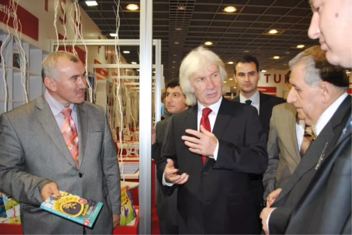 'Bir Çay Daha Lütfen'in Almancası İlk Kez Frankfurt'ta Tanıtılıyor