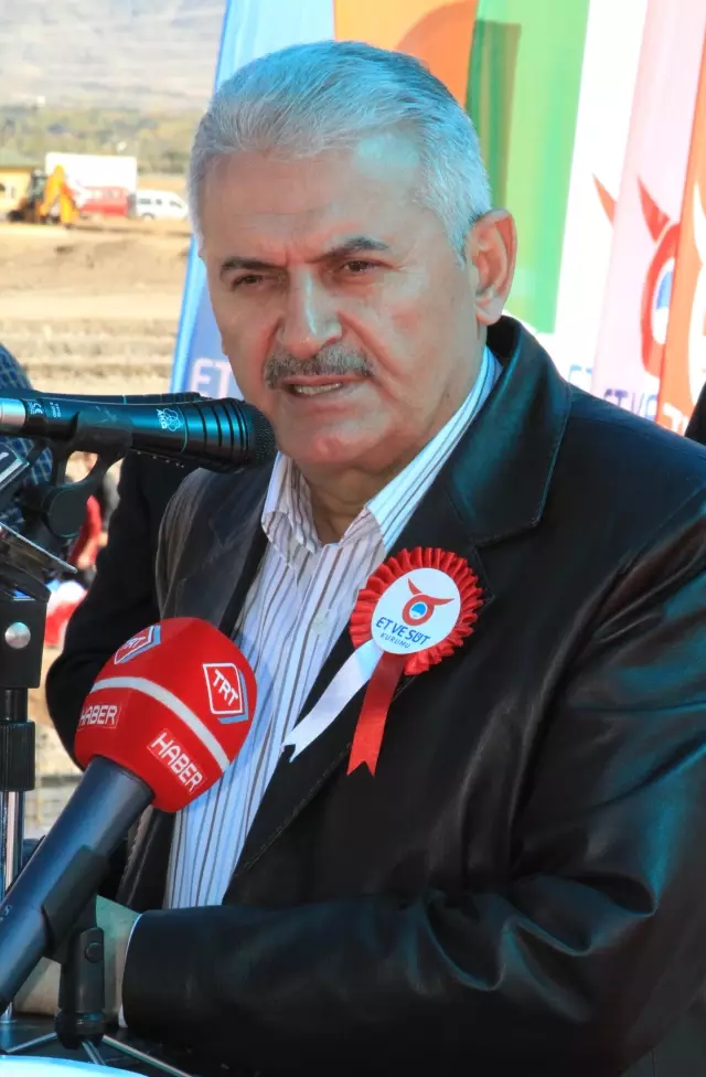 Et ve Süt Kurumu'nun İlk Tavuk Kombine Tesisi Erzincan'a Yapılıyor Et ve Süt Kurumu'nun İlk Tavuk Kombine Tesisi Erzincan'a Yapılıyor