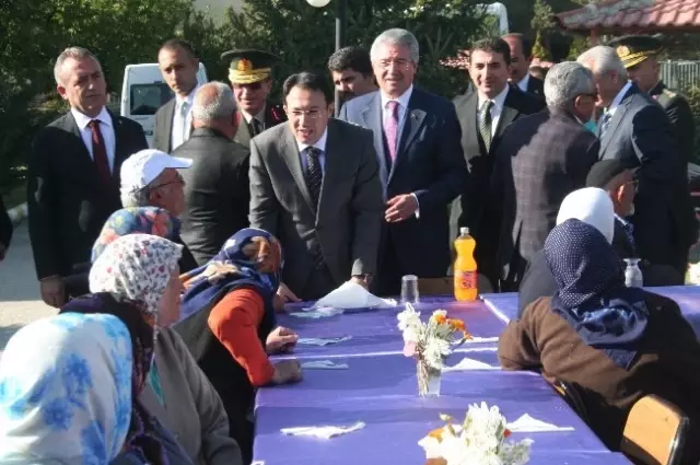 Vali Akdemir'den Bayram Ziyaretleri Vali Akdemir'den Bayram Ziyaretleri