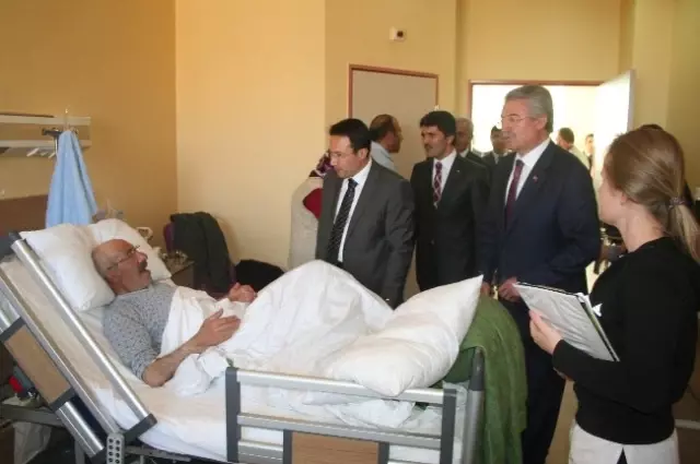 Vali Akdemir'den Bayram Ziyaretleri Vali Akdemir'den Bayram Ziyaretleri