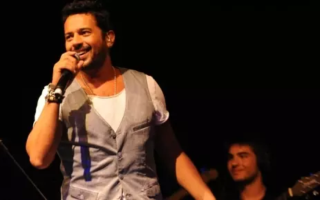 Emre Altuğ Ünlülerden Kendine Orkestra Kurdu Emre Altuğ Ünlülerden Kendine Orkestra Kurdu