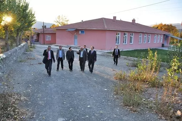 Vali Akdemir'den Kemah Ziyareti Vali Akdemir'den Kemah Ziyareti