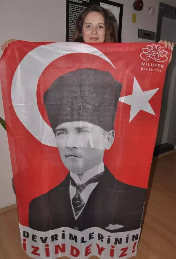 Bursa Belediyesi 50 Bin Ataturk Posteri Dagitacak Haberler