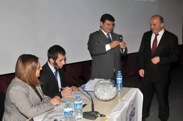 Gümüşhane'de Afetzedeler Konut Kuralarını Çekti Gümüşhane'de Afetzedeler Konut Kuralarını Çekti